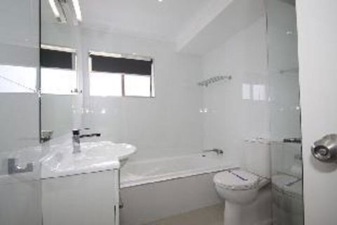 Skyline Unit 8 / 12 Thurlow Avenue - Tourism Townsville 3