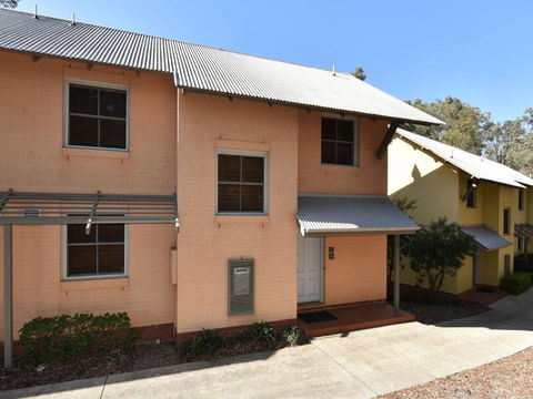 Villa Shiraz Located Within Cypress Lakes - Tourism Townsville 5