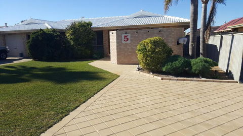 Alexander Drive B & B - Tourism Townsville 2