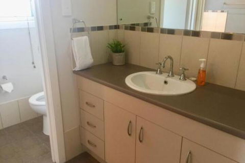 Kellys Bnb - Tourism Townsville 0