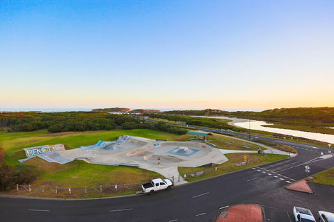 Lady Bay Resort - Tourism Townsville 3