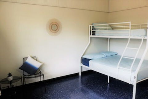 Kimberley Klub YHA - Tourism Townsville 0