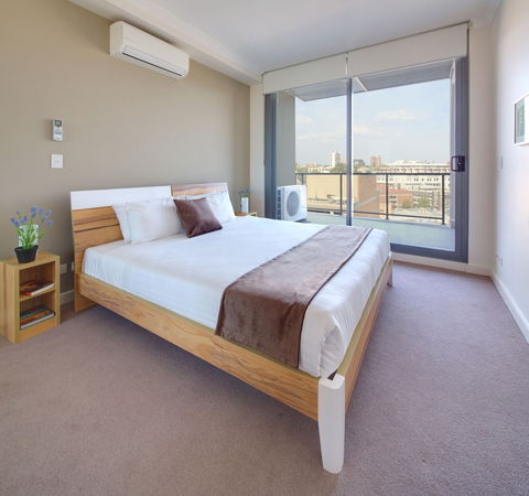 Zara Tower Hotel - Tourism Townsville 4