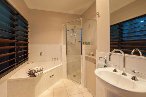Cavvanbah Beach House - Tourism Townsville 5