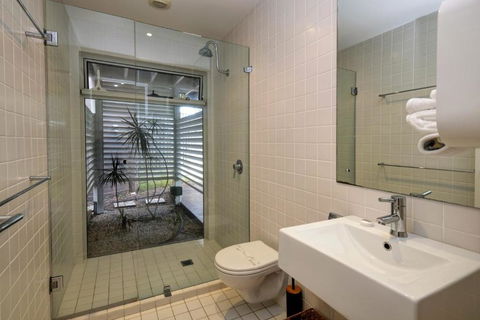 BEACH BAY BEE PET FRIENDLY - Tourism Townsville 5