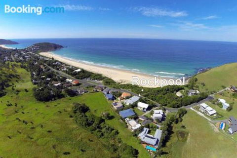 ROCKPOOL (4 Night Min) - Tourism Townsville 0