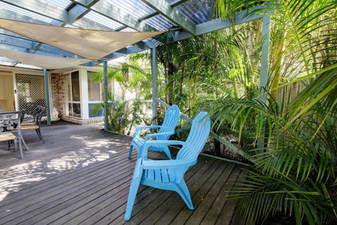 FRANGIPANI BEACH HOUSE PET FRIENDLY 22 Belbourie Cres Boomerang Beach - Tourism Townsville 5