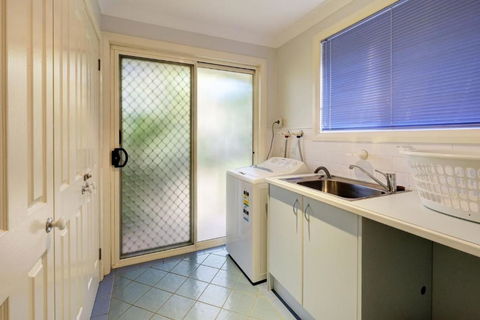 FRANGIPANI BEACH HOUSE PET FRIENDLY 22 Belbourie Cres Boomerang Beach - Tourism Townsville 2
