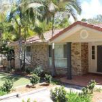 FRANGIPANI BEACH HOUSE PET FRIENDLY 22 Belbourie Cres Boomerang Beach - Tourism Townsville 0