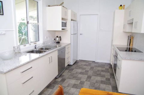 Fleur Cottage 7 Willow Street - Tourism Townsville 2