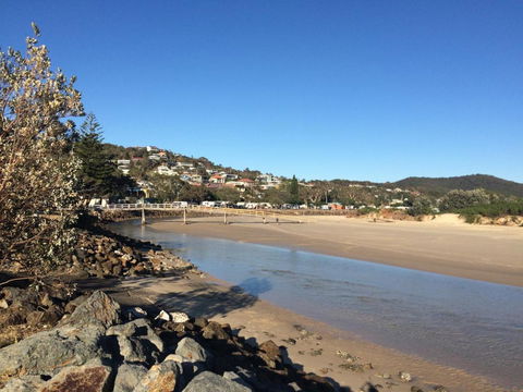 Beachfront 2 25 Willow Street - Tourism Townsville 2