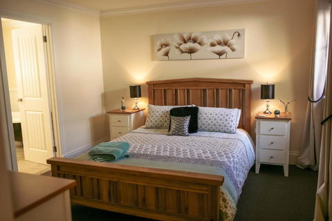 Quiet Escapes Cottages - Tourism Townsville 3