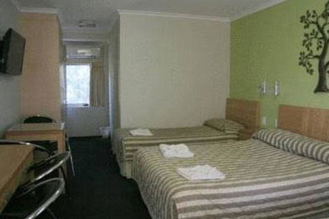 Queensgate Motel - Tourism Townsville 1