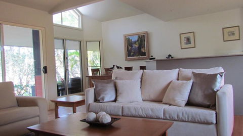 Lake Russell Lakeside Retreat - Tourism Townsville 2