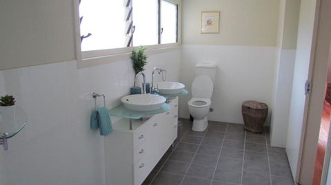 Lake Russell Lakeside Retreat - Tourism Townsville 5