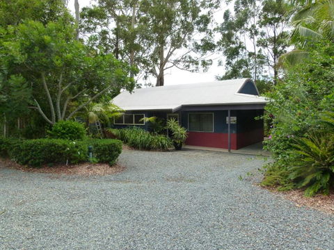 Lake Russell Lakeside Retreat - Tourism Townsville 6