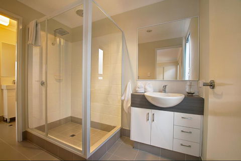 A Little Luxury In Town - Tourism Townsville 3