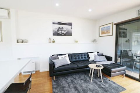 Toallo St - Tourism Townsville 0