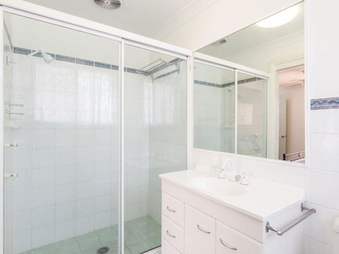 1 / 54 Parkes Airconditioned - Tourism Townsville 5