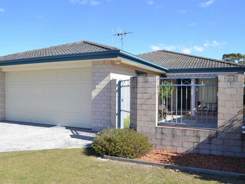 1 / 54 Parkes Airconditioned - Tourism Townsville 1