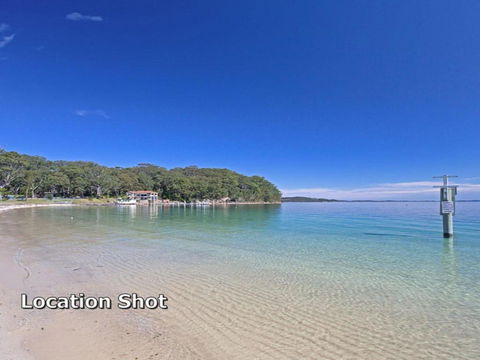 Little Beach House 4 James Crescent Little Beach With Air Con WiFi & Boat Parking! - Tourism Townsville 6