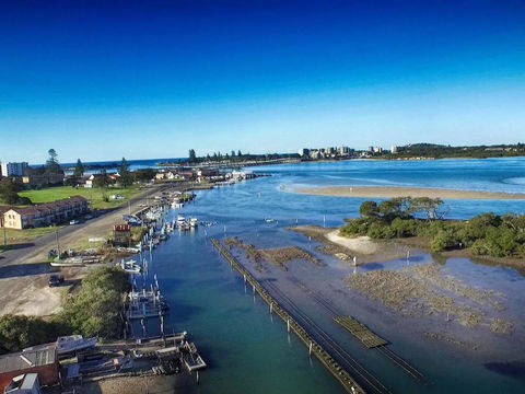 Fairholme 5 Opposite Lake - Tourism Townsville 2