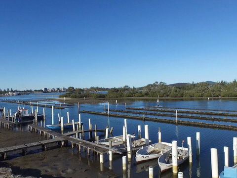 Fairholme 5 Opposite Lake - Tourism Townsville 1