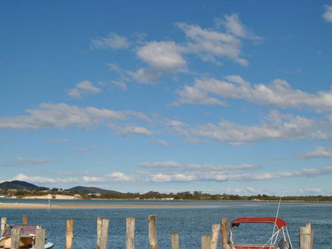 Fairholme 5 Opposite Lake - Tourism Townsville 3