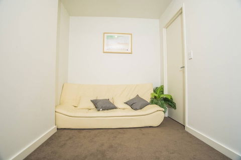 Cozy One Bed APT Closes To Airport In Arncliffe - Tourism Townsville 6