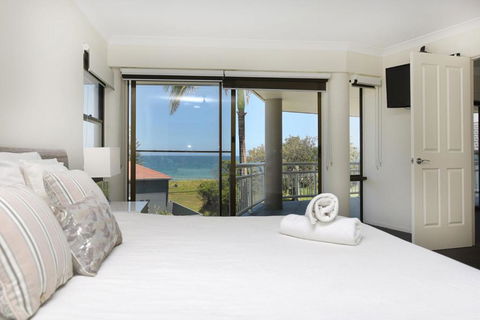 BEACHSIDE MANOR Walk To The Beach - Tourism Townsville 3