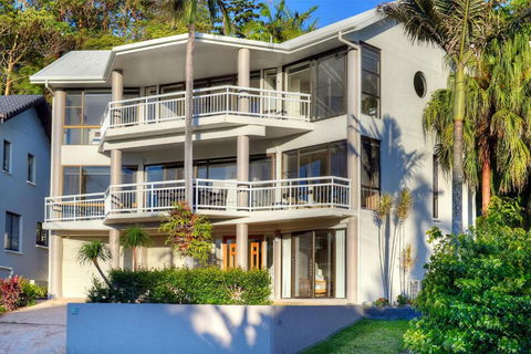 BEACHSIDE MANOR Walk To The Beach - Tourism Townsville 4