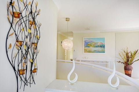 BEACHSIDE MANOR Walk To The Beach - Tourism Townsville 1