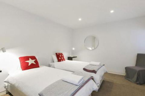 LOUTTIT BAY APARTMENT 1 Free Wifi Ocean Views & The Ultimate Location - Tourism Townsville 7