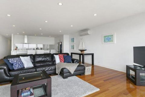 LOUTTIT BAY APARTMENT 1 Free Wifi Ocean Views & The Ultimate Location - Tourism Townsville 6