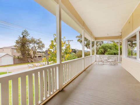 BEACHSIDE GETAWAY DROMANA - Tourism Townsville 5
