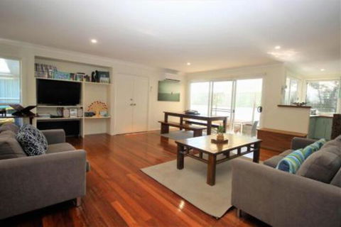 MAGIC BEACH HOUSE PET FRIENDLY - Tourism Townsville 6