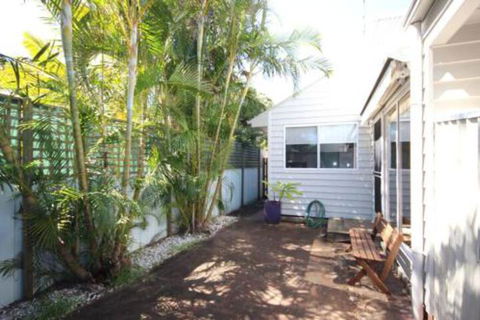 MAGIC BEACH HOUSE PET FRIENDLY - Tourism Townsville 7