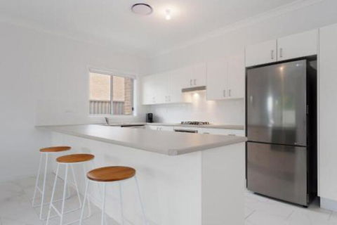 5B BENT STREET LARGE HOUSE WITH DUCTED AIR CON WIFI & FOXTEL - Tourism Townsville 5
