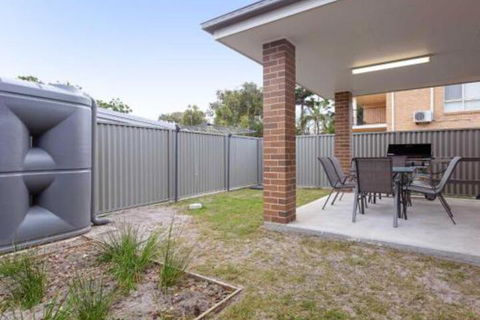 5B BENT STREET LARGE HOUSE WITH DUCTED AIR CON WIFI & FOXTEL - Tourism Townsville 6