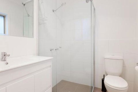 5B BENT STREET LARGE HOUSE WITH DUCTED AIR CON WIFI & FOXTEL - Tourism Townsville 2
