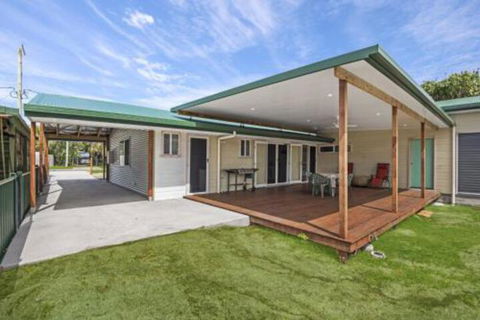 Beach Shack On Towners - Tourism Townsville 0