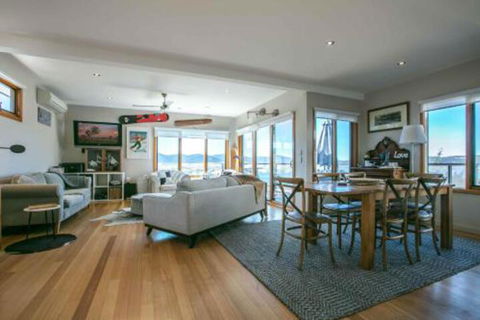Snowy Mountains Townhouse - Tourism Townsville 0