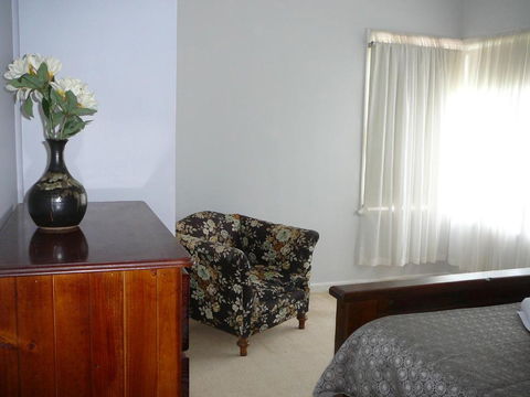 BEACHPOINT COTTAGE - Tourism Townsville 6