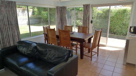 BEACHPOINT COTTAGE - Tourism Townsville 3