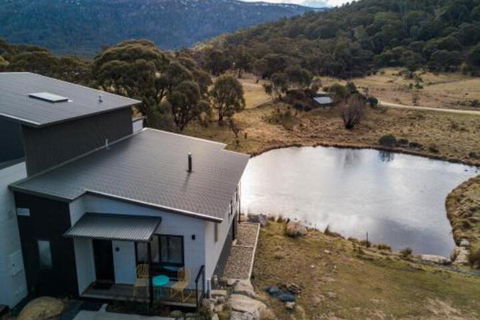Chloes Chalet - Tourism Townsville 0
