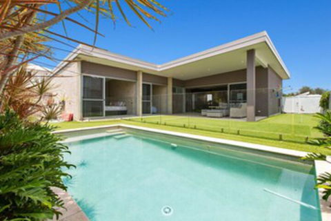 BEACHSIDE HAVEN - Tourism Townsville 0