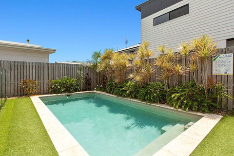 BEACHSIDE HAVEN - Tourism Townsville 1