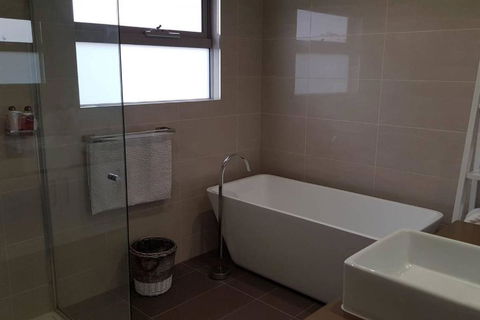 CHELSEA Family Home Close To Beach & Shops - Tourism Townsville 1