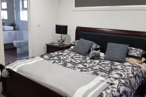 CHELSEA Family Home Close To Beach & Shops - Tourism Townsville 2