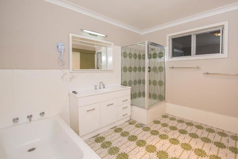 Erulisse Spacious Townhouse With Magical Lake Views - Tourism Townsville 6